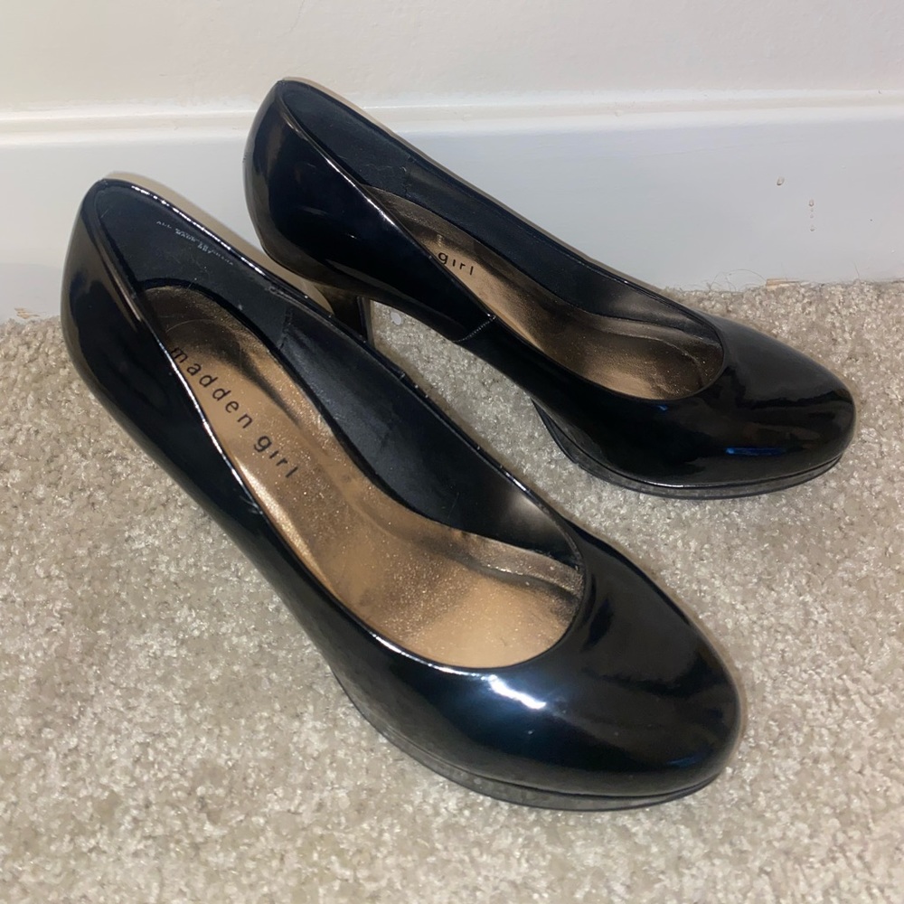 Madden girl pumps.